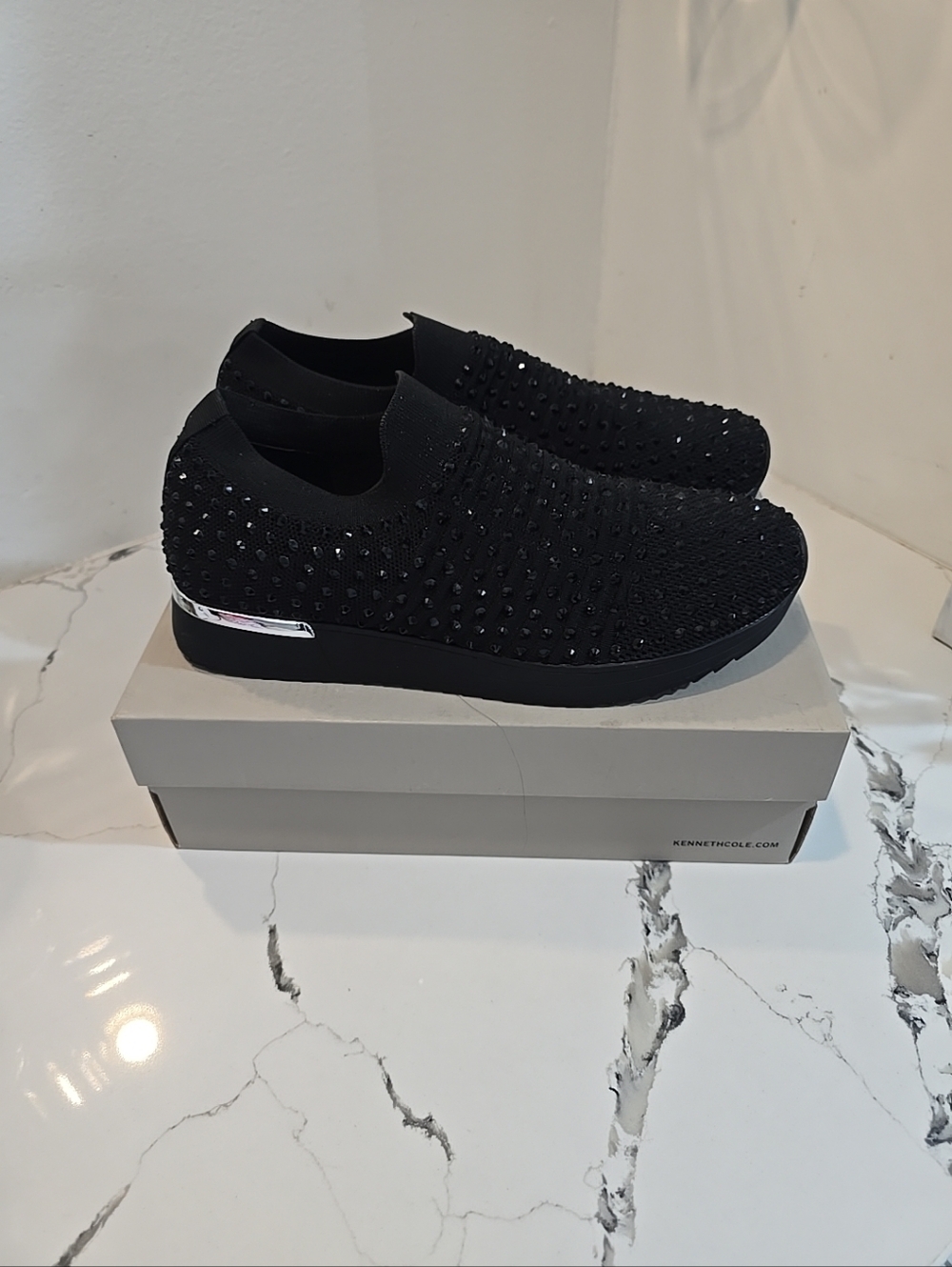 KENNETH COLE CAMERON JEWEL JOGGER Black Women's Size 11 Pre-owned Like New - Picture 5 of 10
